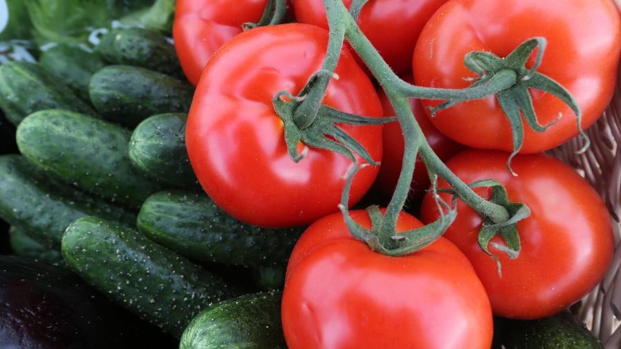 Miks ei tohi tomatit koos kurkidega süüa?